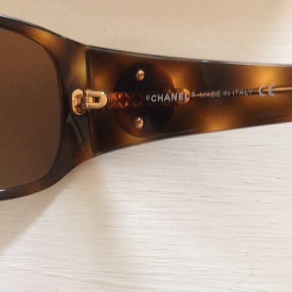 Chanel Sunglasses with Pearl Detail on Sides - Picture 5 of 8